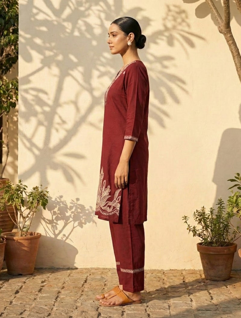 trueBrowns طقم كورتا فارسي بنطلون ووشاح مزخرف باللون الماروني من trueBrowns - Image 2